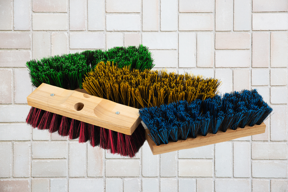 Besenköpfen all unseren angebotenen Farbkombinationen, von Blau-Schwarz bis Rot-Schwarz